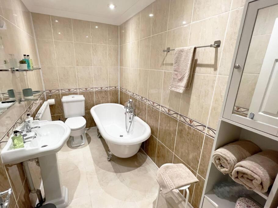 Private Parking, Central Llandudno, King Bed With Ensuite At Clement Lodge Exterior foto