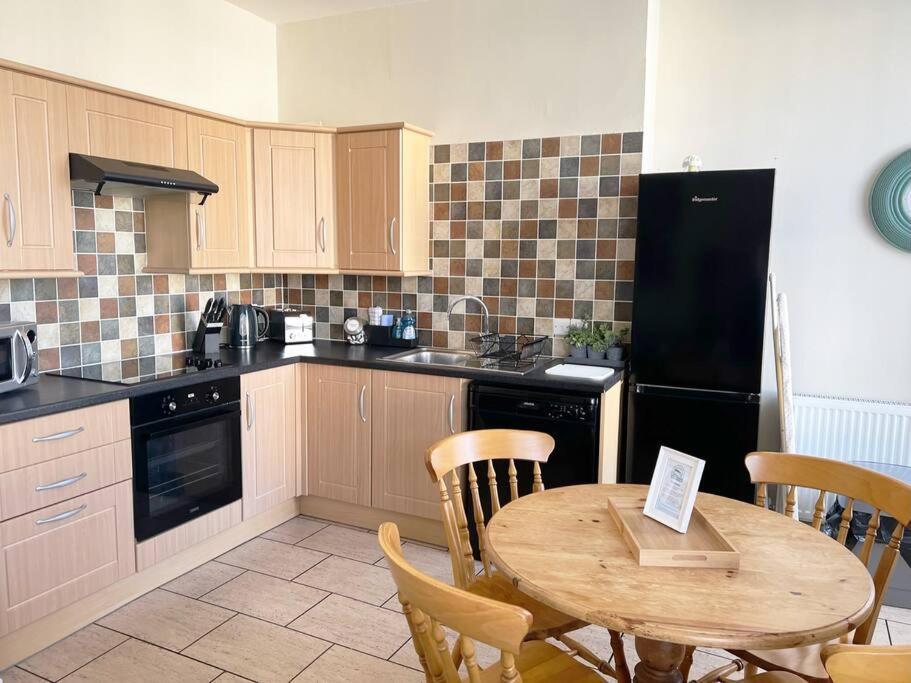Private Parking, Central Llandudno, King Bed With Ensuite At Clement Lodge Exterior foto